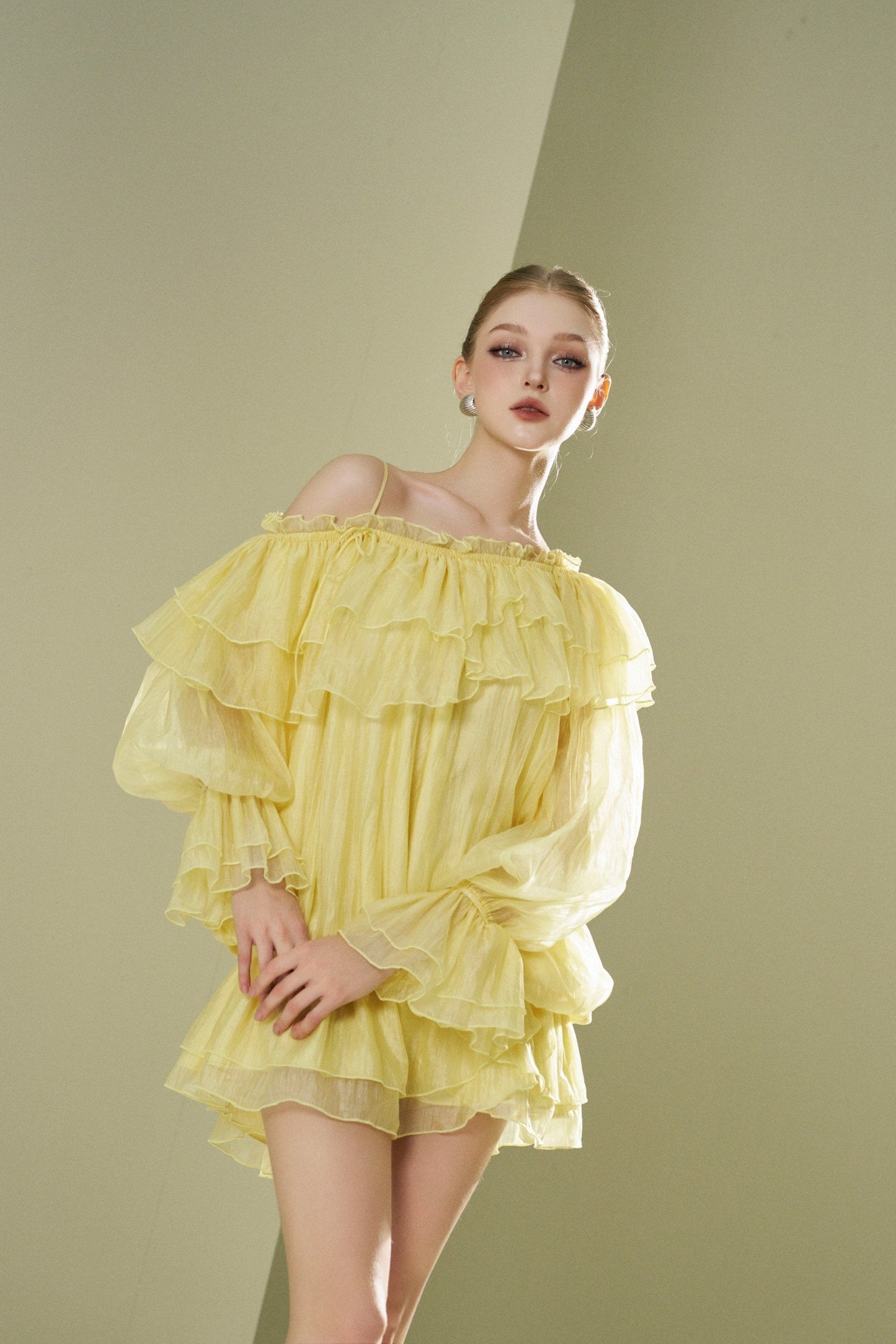 Low waisted dress with yellow ruffles