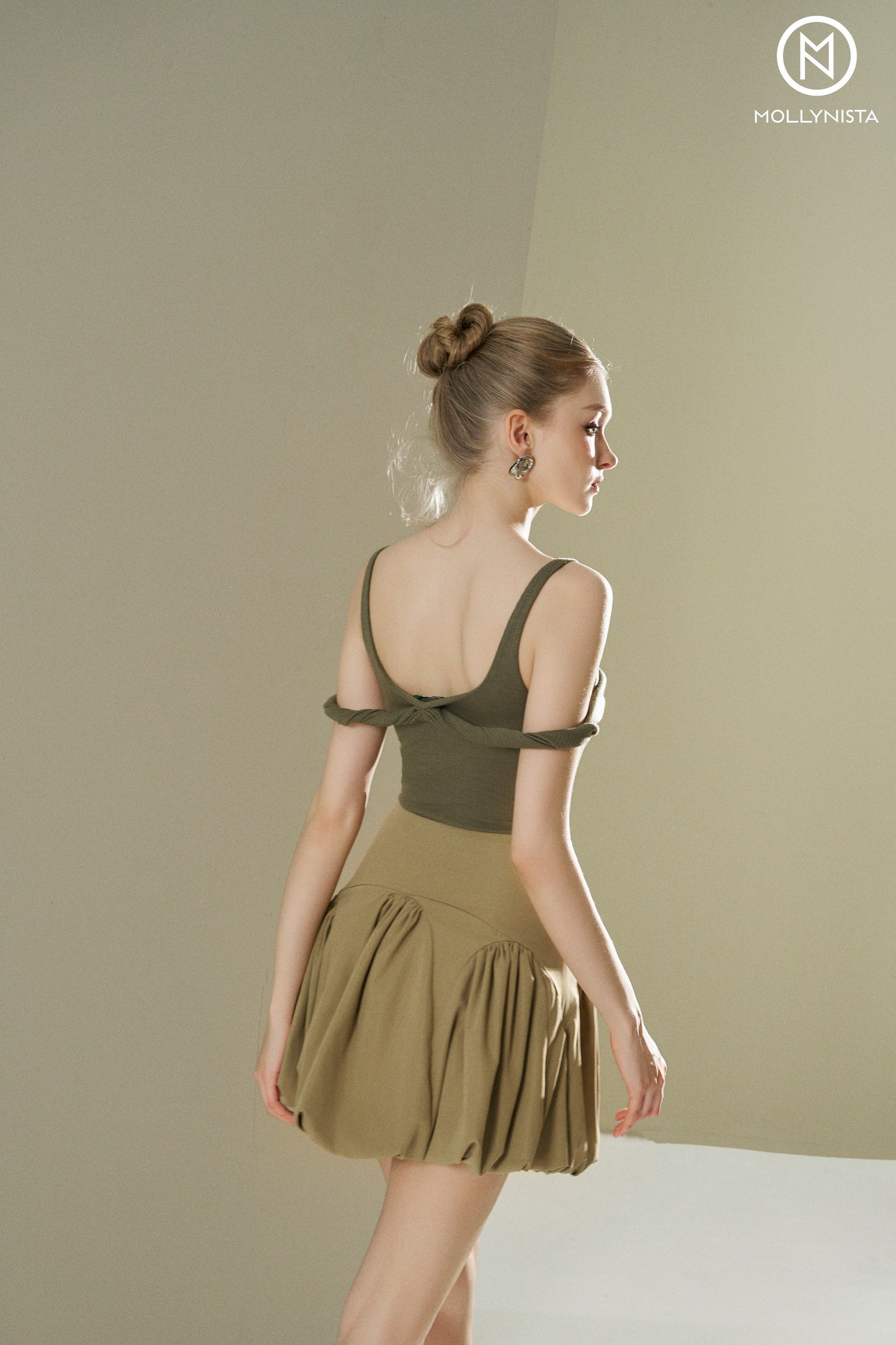 Mushroom shape skirt with triple buttons