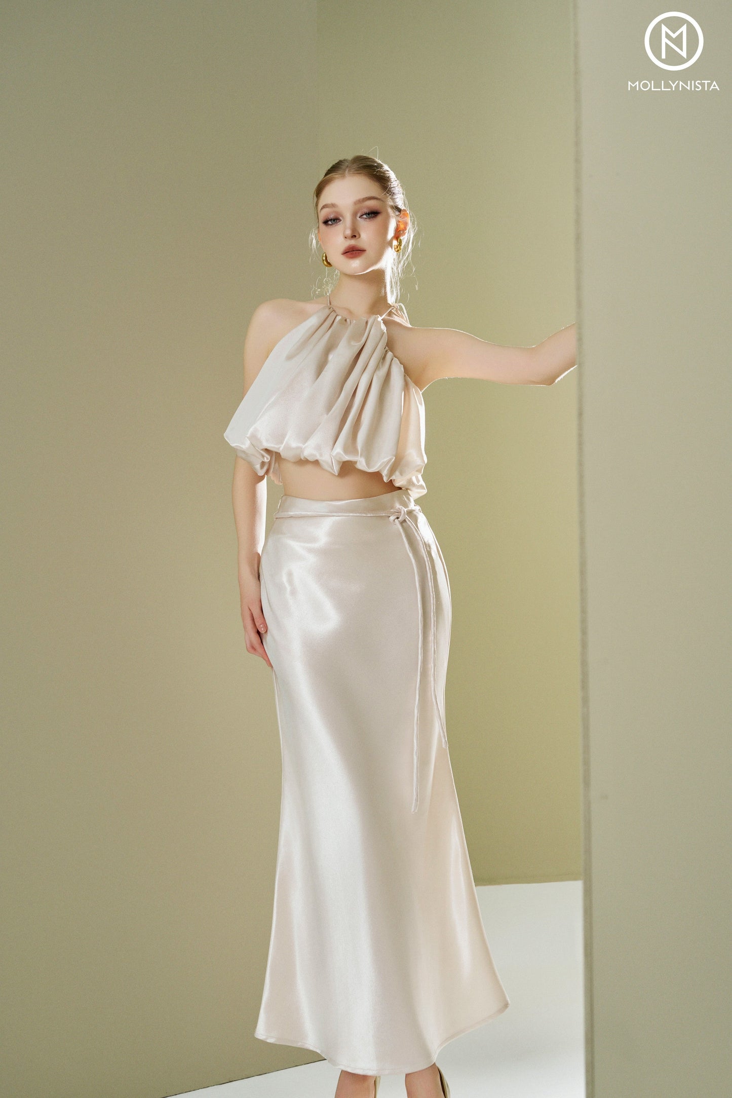 Pumpkin-shaped satin top