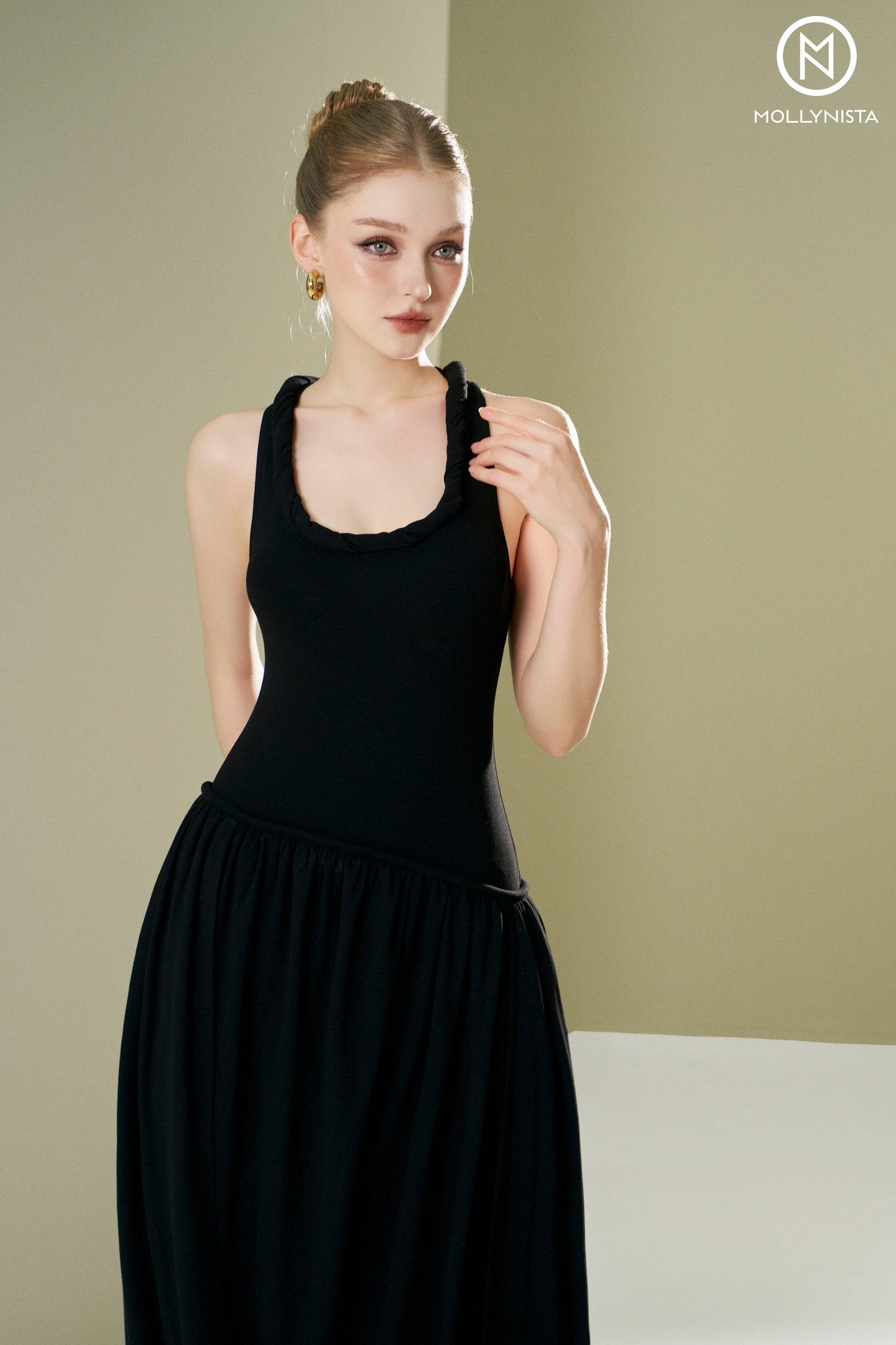 Twisted neck elastic dress