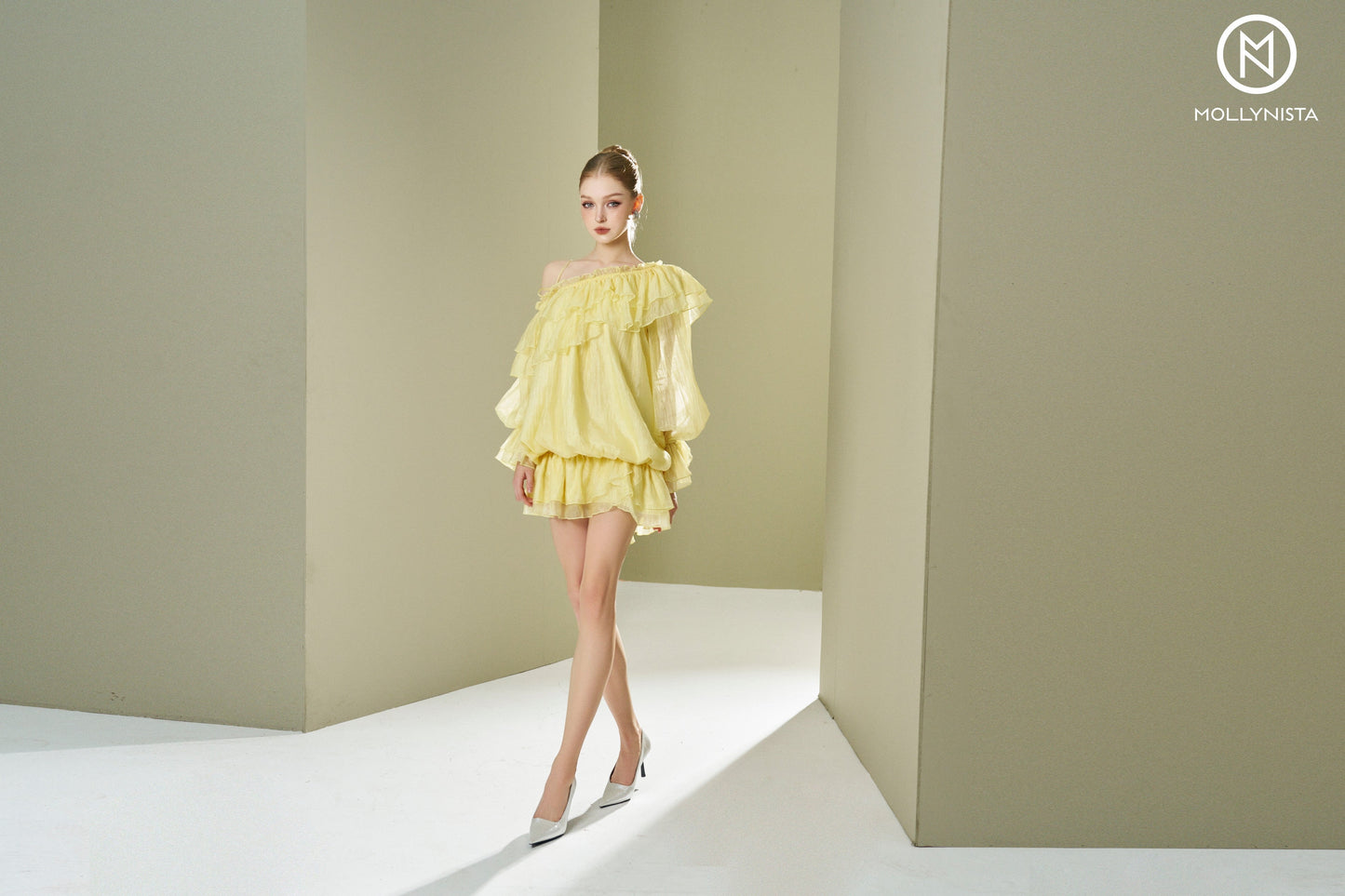 Low waisted dress with yellow ruffles