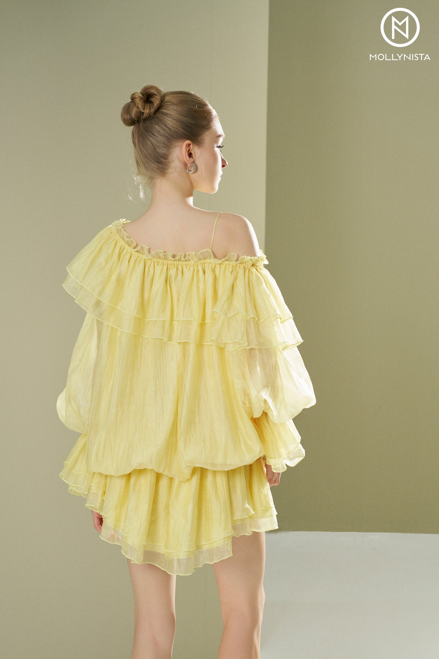 Low waisted dress with yellow ruffles