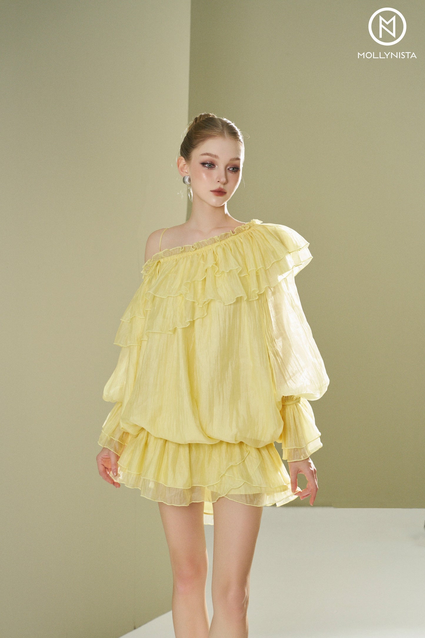 Low waisted dress with yellow ruffles