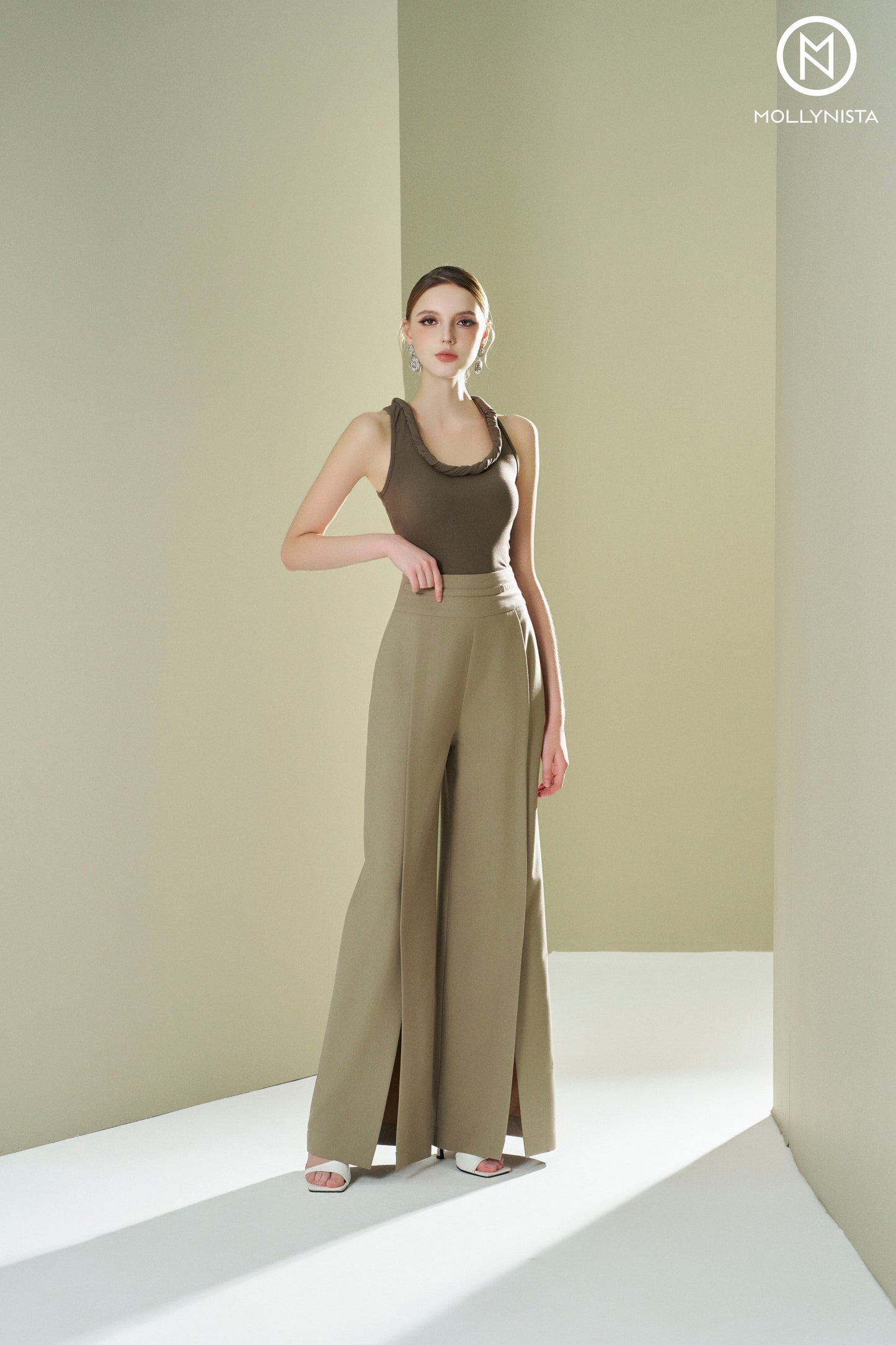 Rope collar tank top