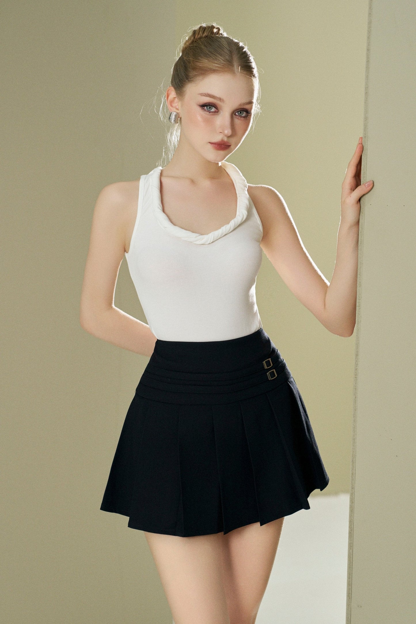 Pleated khaki skort with 2 belts