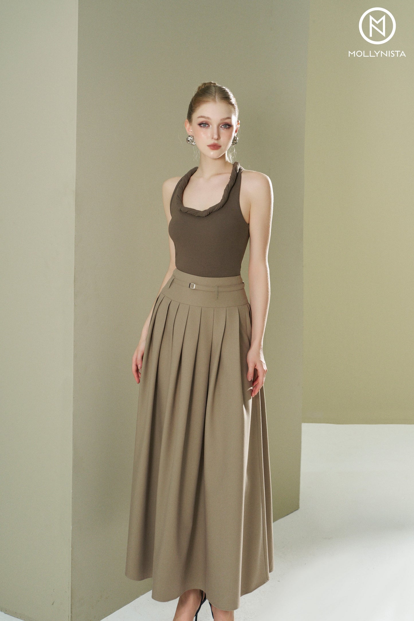 Rope collar tank top